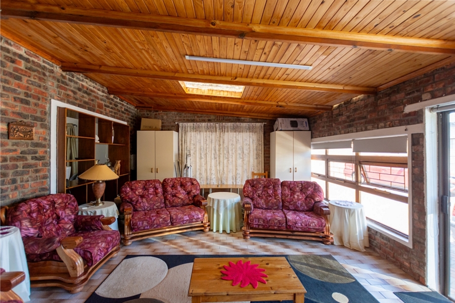 4 Bedroom Property for Sale in Middedorp Western Cape